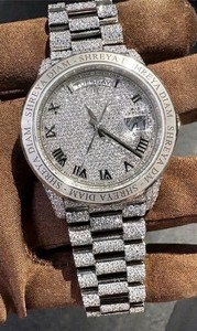 Montre SHREYA DIAM de luxe en acier inoxydable bicolore avec mouvement à quartz, cristal saphir, chiffres romains et étanchéité 3 ATM - Product Image 2