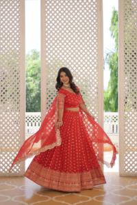 Tenue de mariage indienne exclusive pour femmes, lehenga choli avec dupatta en jacquard, richement brodée - Product Image 5