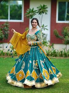 Lehenga Choli Étnico de Algodón Muslin con Bordado de Espejo y Encaje Kodi & Lampi, Diseño de Encaje Kodi Hecho a Mano en Algodón Muslin Completamente Cosido - Product Image 5