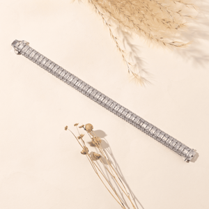 Bracelet tennis élégant entièrement serti de diamants – Bijoux en diamants de qualité supérieure taille émeraude - Product Image 3