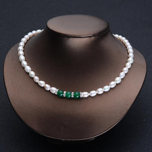 สร้อยคอมุกน้ำจืดทรงข้าวขนาด 7-8 มม. ดีไซน์หรูหราทันสมัยสำหรับผู้หญิง พร้อมสร้อยคอหินอาเกตสีเขียว ประเภทสินค้า - Product Image 1