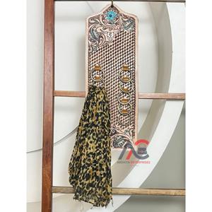 Expositor de Bufandas de Cuero Genuino de Vaca Grabado a Mano de Primera Calidad para la Expo de Marzo con Anillos Metálicos y Organizador Floral Tallado Estilo Western - Product Image 1