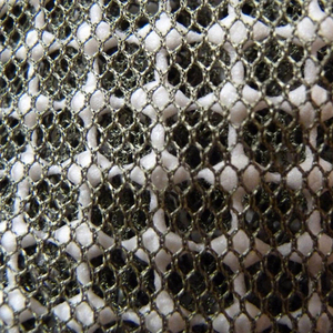Combinaison d'apiculture avec protection intégrale du corps, capuche et écran facial en maille, design à carreaux vert et beige, coupe régulière pour apiculteurs - Product Image 5