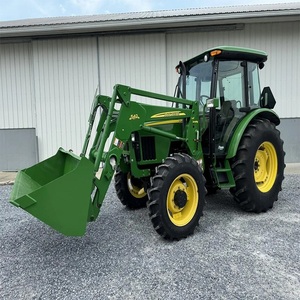 Tractor pequeño John Deere de alto rendimiento, consumo eficiente de combustible y diseño duradero para condiciones agrícolas exigentes - Product Image 2