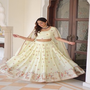 Conjunto de Lehenga de Seda VASTRA COTTAGE con Lentejuelas, Bordado Zari, Blusa Lehenga Cosida, Dupatta Bordada con Borde de Encaje - Product Image 6