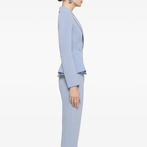 Blazer bleu clair pour femme, style double boutonnage avec détail peplum et pantalon assorti, idéal pour le bureau ou les tenues de sororité - Product Image 2