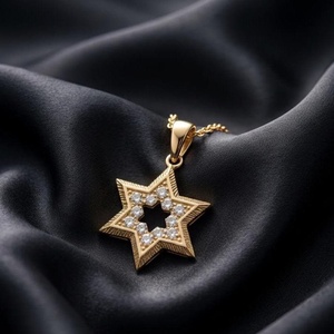 Collar con Colgante de Estrella Chapado en Oro de 14K, con Moissanita de Corte Brillante Redondo en Engaste de Bisel, para Mujer - Product Image 5