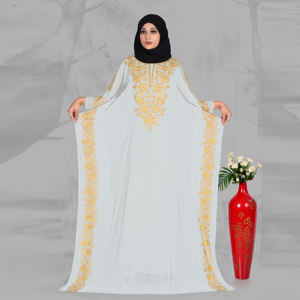 Kaftan en mousseline brodé avec des détails floraux sur la bordure latérale, élégante robe longue pour le Ramadan et le quotidien - Product Image 2