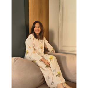 Conjunto de Ropa de Dormir Cómoda para Mujer, Ideal para Caminar por la Playa y Relajarse Junto al Mar - Product Image 1