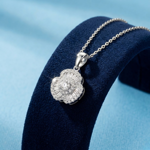 Meilleure Vente Bijoux Personnalisés Trèfle Or Blanc 18 carats Diamant Taille Brillant 0,30 carat Petits Breloques Sertissage Griffe Tendance Femme - Product Image 1