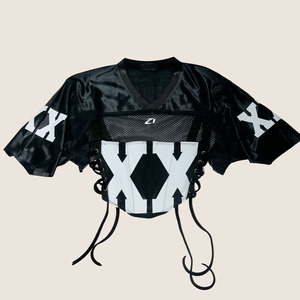 เสื้อฟุตบอลครอปเซ็กซี่สำหรับผู้หญิง OEM แบบผูกเชือก ผ้าตาข่าย สไตล์สตรีทแวร์  ผู้ผลิตเสื้อผ้าแฟชั่นสำหรับเสื้ออเมริกันฟุตบอล - Product Image 5