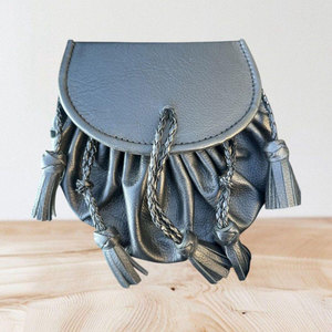 Sporran en cuir végétalien noir personnalisé - Pochette écossaise professionnelle avec pompons tressés décoratifs - Product Image 3