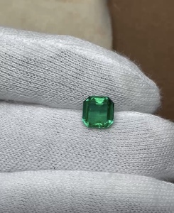 พลอยมรกตสีเขียวสดใสทรงแปดเหลี่ยมคุณภาพสูง น้ำหนัก 1.70 กะรัต สำหรับทำเครื่องประดับ - Product Image 2