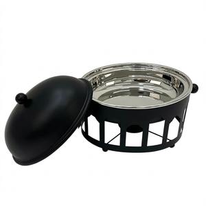 Plat à réchaud rond noir mat avec base en arche architecturale, intérieur en acier inoxydable, chauffe-plats pour la restauration chic industrielle - Product Image 6