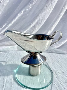 Modern Metal Gravy Boat with Handle for <b>Sauce</b> Serving - Product Image 1