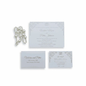 Porte-invitation de mariage de luxe en soie ivoire avec ruban en satin doré, broche en cristal perlé, pochette, boîte d'invitation blanche - Product Image 4