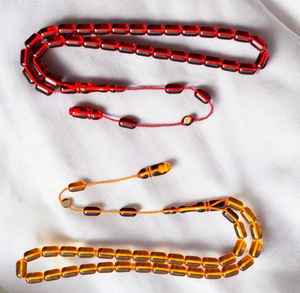 Perles de prière islamiques en résine rouge et jaune, coupe capsule, ambre de feu, Tasbih en résine - Product Image 3