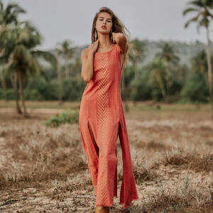 Vestido Maxi de Algodón Orgánico Color Rosa Coral, Vestido Bohemio sin Mangas para Mujer, Estilo Diosa del Sol Tropical de Verano y con Abertura Alta - Product Image 2