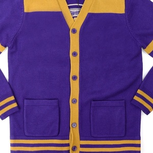 Cárdigan Escolar de Invierno para Hombre, Diseño Personalizado OEM del Fabricante, Color Morado Dorado, Acrílico, Tejido con Patrón, Manga Larga, con Botones - Product Image 5