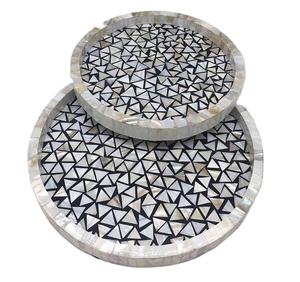 Ensemble de deux plateaux de service rond 16 et 14 pouces, pour artisanat indien, serpillière en bois et résine, nouveau design fait à la main, vente en gros, usine - Product Image 1