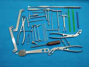 Set de Implantes para Pequeños Fragmentos con Portaagujas para Procedimientos de Placación Ósea, Uso Hospitalario, Set de Fragmentos Pequeños de Dentavex - Product Image 1