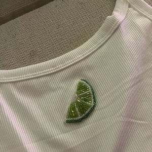 Top corto vintage bohemio de talla única con cuello en V para mujer, diseño hueco moderno, tejido de seda/raion, cinta antiencogimiento. - Product Image 5