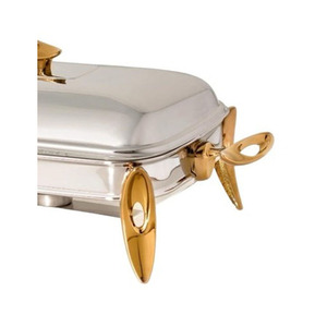 Plat à chafing élégant en argent et or avec pieds de style moderne, poignées assorties et couvercle élégant pour les buffets et les mariages - Product Image 3