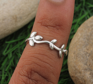 Bague en argent sterling 925 sertie de feuilles et de branches d'olivier pour femmes, minimaliste, réglable, bijoux fins, cadeau de fête et d'anniversaire - Product Image 2