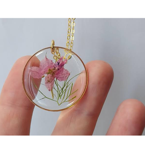 Collar con Colgante de Resina de Pétalos de Rosa en Forma de Corazón Romántico para Mujer, Chapado en Oro y Cadena Dorada, Adorno Transparente en Oferta - Product Image 3