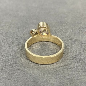 Anillo de compromiso de banda ancha ovalado y redondo para mujer - Anillo de boda con engaste de bisel, anillo solitario único de banda gruesa, oro de 14K - Product Image 6