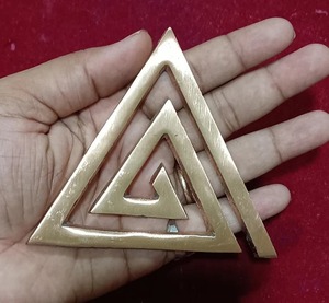Décoration Murale Moderne en Cuivre en Forme de Triangle, Design Géométrique Découpé au Laser, Décoration Minimaliste pour la Maison, 1 Pièce, Écologique, Symbole de Prospérité - Product Image 4