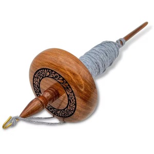 Herramienta de hilaración artesanal de madera de palisandro con husillo de gota y espiral floral, acabado satinado, para transformar fieltro en hilo - Product Image 1