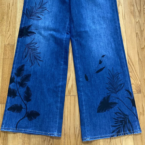 Jeans de mezclilla Y2K de tiro bajo para mujer, casuales, transpirables, ecológicos, de pierna ancha, con bloques de color y estampado de letras en contraste, para verano. - Product Image 2