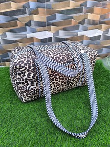Sac de voyage matelassé en coton fait main avec fermeture éclair, grand sac de week-end tendance - Product Image 3