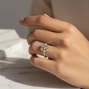 Anillo de Compromiso de Diamantes en Oro con Corte Brillante de 0.50 CTW, Diseño de Racimo de Flores, Minimalista y de Lujo, Certificado IGI, Regalo de Aniversario de Bodas - Product Image 6