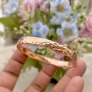 Bracelet manchette en cuivre pur fait main, finition martelée minimaliste, en cuivre massif, cadeau - Product Image 6