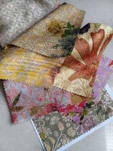 Tissu brodé de fleurs avec un fond floral imprimé - Product Image 3