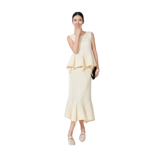 Ensemble élégant en tricot pour femmes, 2 pièces, haut sans manches avec volants, jupe mi-cuisse, couleur unie, mode printemps-été - Product Image 4