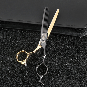 Coffret de Ciseaux Professionnels Noirs et Dorés pour Coiffure – Ciseaux de Coiffure, Tondeuse, Ciseaux à Effiler et Ciseaux de Coupe pour Barbier - Product Image 6