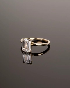 Anillo de Compromiso con Diamante Cultivado en Laboratorio, Corte Esmeralda, 2.0 Quilates, Certificado IGI, Oro 14K, Halo Oculto, Solitario - Product Image 1