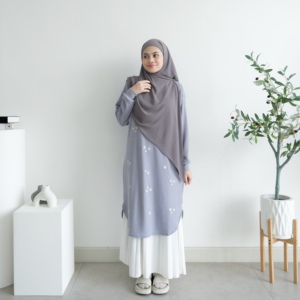เสื้อถักลายวาฟเฟิลสำหรับผู้หญิง โดย ByMeldev Daissy - Product Image 3