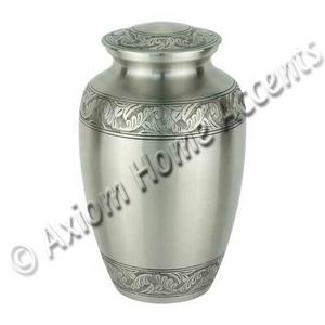 Urna de latón artesanal con artesanía detallada y acabado pulido suave para un memorial amoroso por Axiom Home Accents - Product Image 4