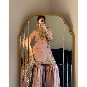 Conjunto de Salwar Kameez de Seda para Fiesta con Lentejuelas y Bordados, Talla XL - Product Image 6