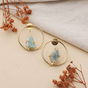 Pendientes de piedra amazonita natural hechos a mano – Pendientes circulares de latón chapado en oro para mujer - Product Image 3