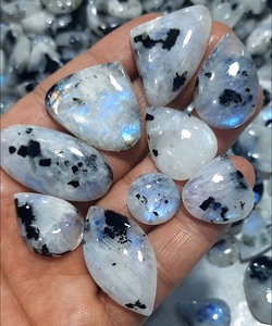 Pierres précieuses de moldavite à facettes de la plus haute qualité en forme de mélange de bijoux d'été faisant des pierres belles naturelles pour une tenue de fête spéciale - Product Image 2