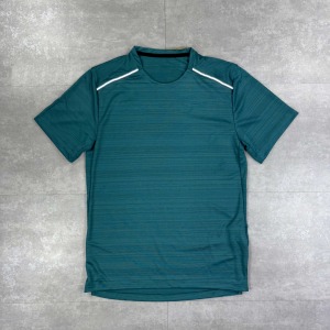 ชุดเสื้อยืดแขนสั้นและกางเกงขาสั้น 2 ชิ้น สไตล์สตรีทแวร์สำหรับผู้ชายช่วงฤดูร้อน ผ้าโพลีเอสเตอร์/คอตตอนผสม ระบายอากาศได้ดี สวมใส่สบาย สามารถสั่งทำได้ - Product Image 4