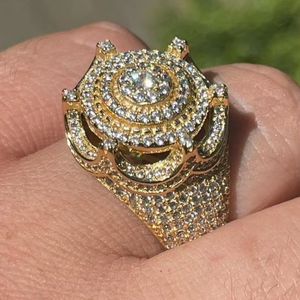 Anillo de Moissanita con Corte Esmeralda y Engaste de Garra Dorado, Pavé Helado, Plata Maciza, Anillo de Declaración Audaz Estilo Hip Hop, Joyería - Product Image 1