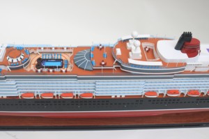 MS QUEEN ELIZABETH 2010 |   COQUE NOIRE |   Modèle de bateau de croisière britannique de luxe en bois artisanal pour cadeau d'affaires, pour les amateurs de navigation - Product Image 5