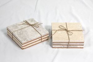 Posavasos redondo de travertino natural con base de corcho antideslizante para vasos y copas de bebidas frías y calientes - Product Image 3