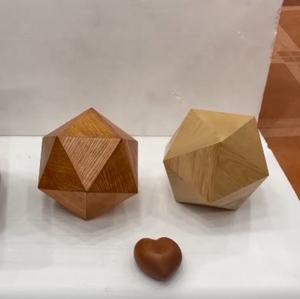 Meilleure vente de haute qualité forme hexagonale en bois d'acacia urne pour animaux de compagnie pré-crémation gravé porte-cendres commémoratif du Viet Nam - Product Image 3